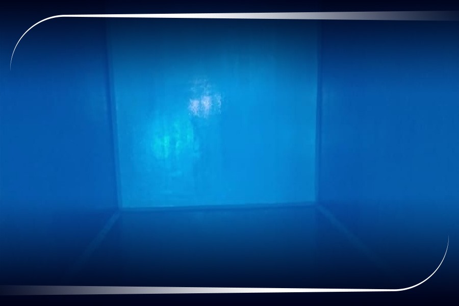 أعمال عزل خزان مياه من الداخل لضمان منع التسربات والرطوبة